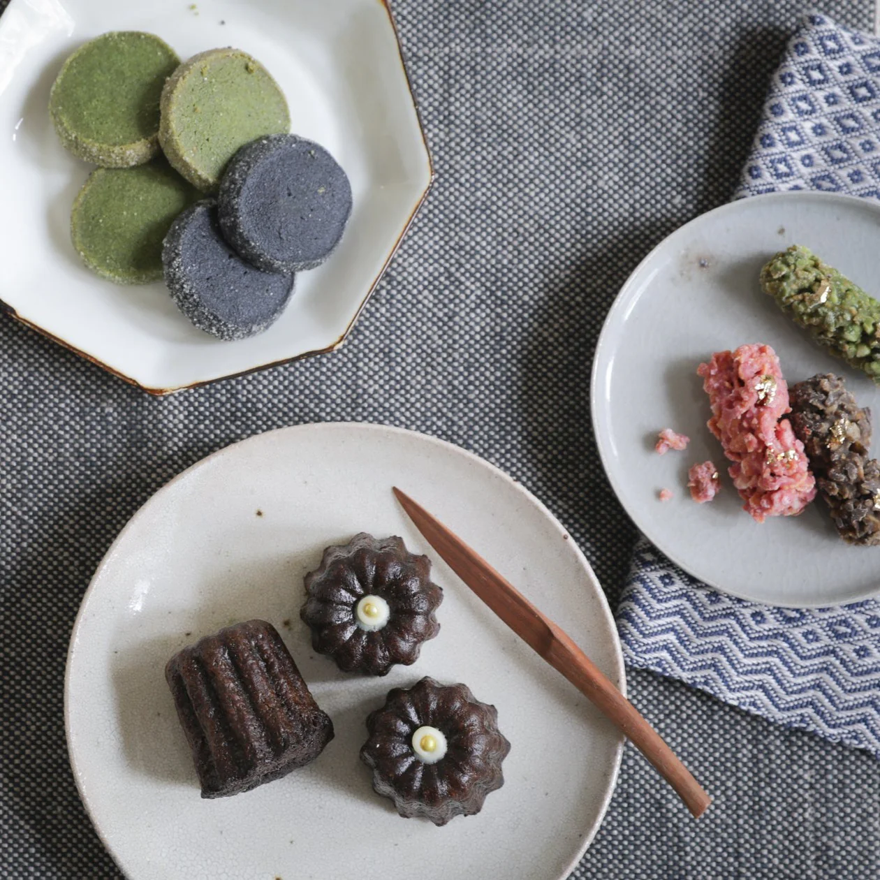 Vegan 24K Pure Gold Crunch Chocolate | Matcha, Hojicha & Raspberry - Image 3